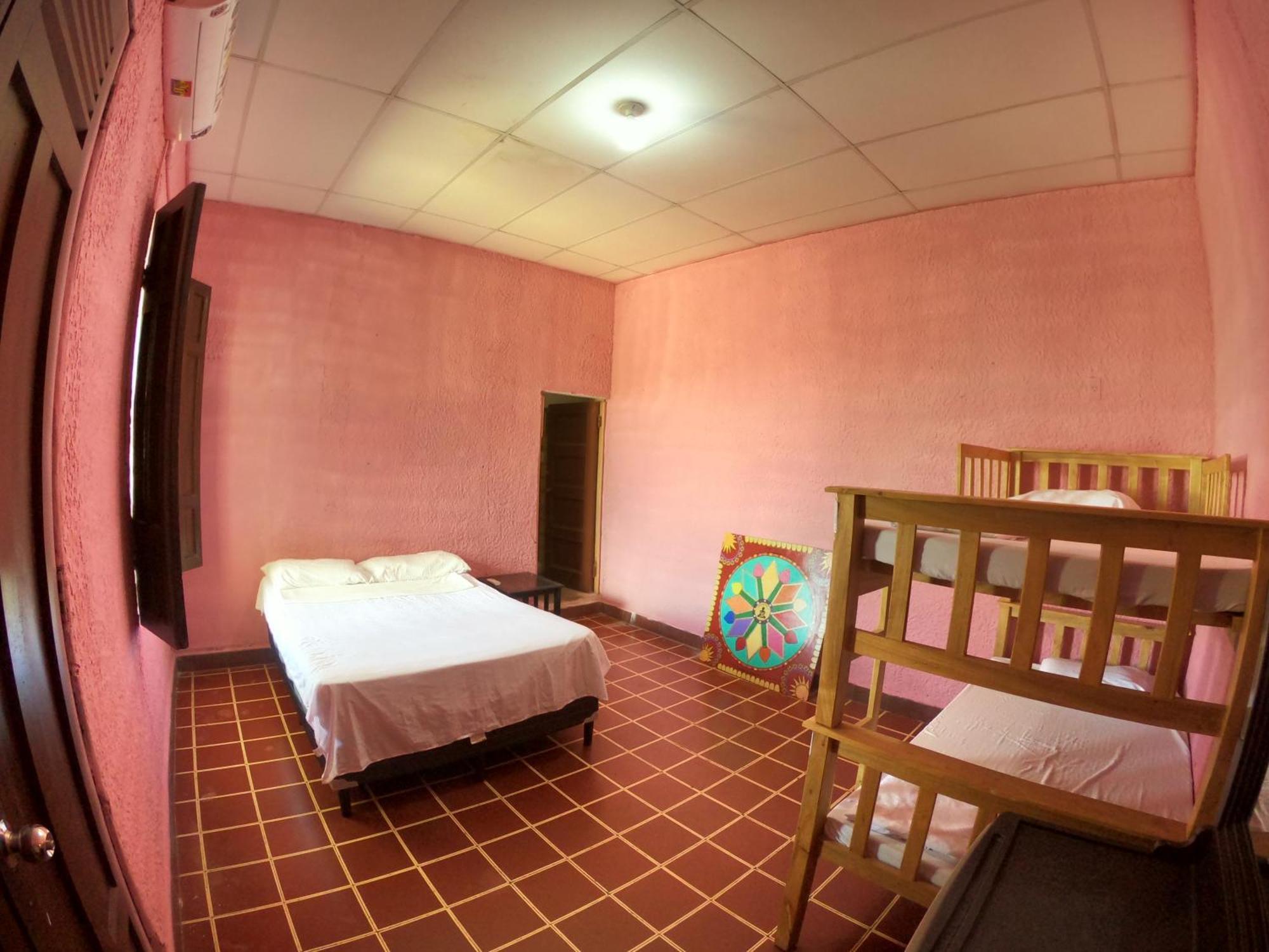 Ricks Hostel Santa Ana Extérieur photo