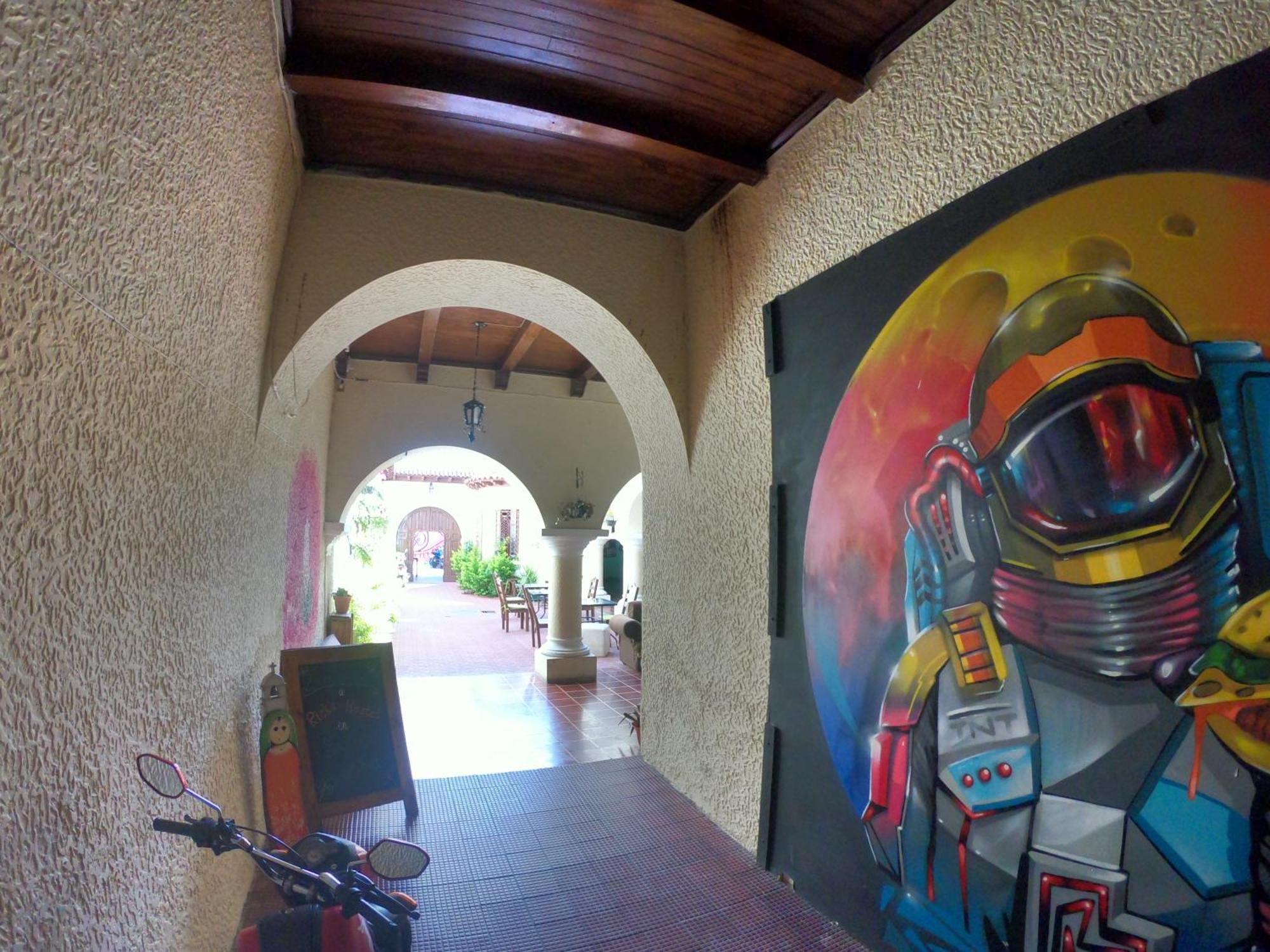 Ricks Hostel Santa Ana Extérieur photo